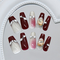Kistvormige nagels bordeauxrood en goud ombre opzetnagels ABS machinaal gemaakt 24 stuks Franse tip nagels met strik voor vrouwen
