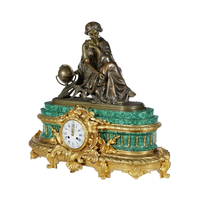 Horloge de bureau moderne en verre et cristal à quartz numérique silencieuse en malachite verte, avec un rythme opulent et une essence intemporelle