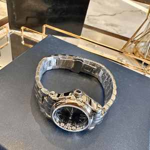 Reloj de Lujo con Movimiento Seiko, Pantalla Digital, Esfera de 30 mm, Correa de Acero Inoxidable, Caja Metálica, Cierre Oculto, Estilo Buceo - Product Image 1