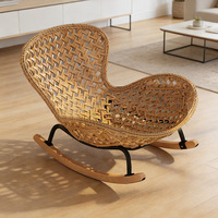Fauteuil à bascule en rotin tressé moderne et minimaliste pour balcon extérieur et salon