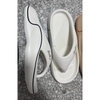 Nouvelles tongs décontractées d'été pour hommes, antidérapantes, durables, à semelle en caoutchouc, à enfiler, pour l'extérieur, avec semelle épaisse massante et bout ouvert