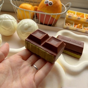 Juguete Squishy de Crecimiento Lento con Forma de Pastel de Chocolate, Queso y Fresa, Venta al por Mayor, Nuevo Diseño, Bola Antiestrés para Niñas, Taba Squeeze - Product Image 3