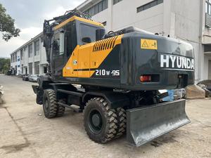 รถขุดล้อยางฮุนได R210w ของแท้จากเกาหลี 21 ตัน R210w-9 Robex 210w-9s เครื่องยนต์คัมมินส์ Tier 2 รถขุดล้อยางมือสอง - Product Image 4