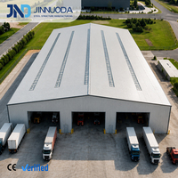 Nave Industrial Moderna de Gran Envergadura con Estructura de Acero, Aislada y Prefabricada, para Almacenamiento y Garaje