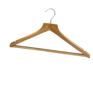 Cintre en bois robuste avec barre transversale pour costumes et manteaux