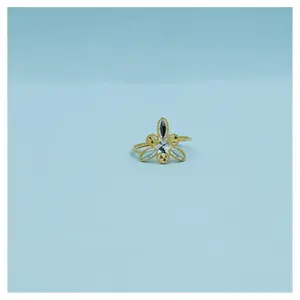 Hermoso Anillo Floral Dorado con Cristal Brillante, Joyería Fina Ligera para Mujer, Idea de Regalo - Product Image 2