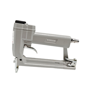 Chiodatrice Pneumatica WISDOM 77F, Leggera, per Pelle e Pellicce, Attrezzatura Pneumatica per Lavorazione di Pelle e Pellicce - Product Image 1