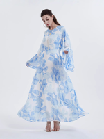 Sharut 2025 Nouvelle Abaya Musulmane pour Femmes en Chiffon de Dubaï, Émirats Arabes Unis, Couleur Bleue, Motif Floral, Double Couche, Manches Évasées, Style Modeste et Fluide