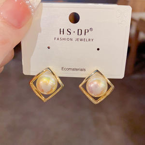 Pendientes de Perlas de Resina con Bisel de Acero Inoxidable Chapado en Oro de 18K, Estilo Retro QX para Mujer, Diseño Geométrico Irregular - Product Image 3