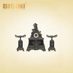 古代芸術の牧歌的なスタイルのヤギの彫刻鋳造銅の机の時計絶妙な古典的な装飾品の置時計