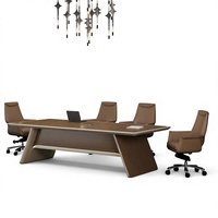 Table de conférence moderne de luxe en forme de bateau, bureau de réunion intelligent avec prises de courant intégrées et éclairage LED