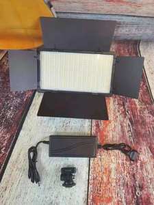 كاميرا تيك توك احترافية ثنائية اللون رائعة لإضاءة الفيديو في الاستوديو قابلة للحمل طراز 600 <span class=keywords><strong>Pro</strong></span> من سلسلة Led <span class=keywords><strong>Pro</strong></span> - Product Image 2