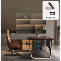 Bureau de direction en forme de L, table de bureau en noyer et beige avec pieds en métal, poste de travail moderne et luxueux