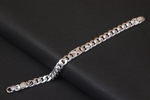 สร้อยข้อมือพรีเมียมร่วมสมัย SATVA SILVER ผลิตจากเงินแท้ 64% พร้อมดีไซน์โซ่เคลือบโรเดียม - Product Image 3