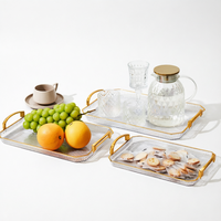 Plateau de service rectangulaire en PET de 38,5 cm, transparent avec poignée dorée, plateau en plastique pour fruits, collations, thé, café, table, fête à domicile