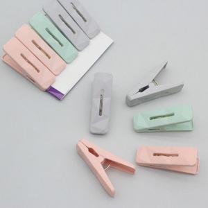 Vente en gros de pinces à <span class=keywords><strong>linge</strong></span> mini durables, pinces à <span class=keywords><strong>linge</strong></span> en plastique colorées de grande taille pour la maison, pour l'utilisation dans la garde-robe - Product Image 2