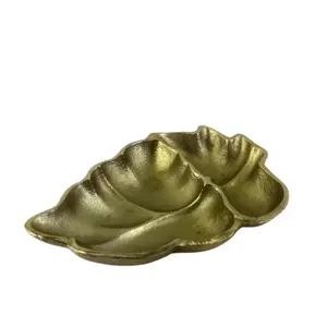 Plateau de service moderne luxueux en aluminium plaqué or, poli, en forme de feuille, de haute qualité, écologique, pour hôte - Product Image 1