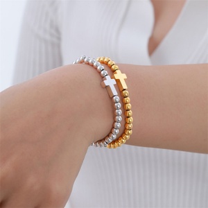 Bracelet personnalisé tendance en acier inoxydable avec perles et pendentif croix – Cadeau idéal pour les fêtes - Product Image 3