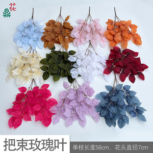 Feuilles de rose en soie de couleurs mélangées, fleurs artificielles faites à la main pour décorations d'allée de mariage - Product Image 4