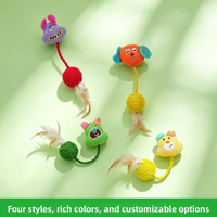 Jouet interactif universel pour chaton et adulte, en peluche de dessin animé avec boule de sisal connectée, plume et pompon, résistant aux morsures, pour le nettoyage des dents