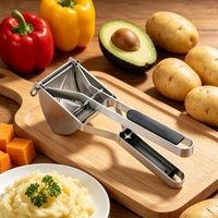 Robuuste roestvrijstalen aardappelstamper met zwarte handgreep, grote persplaat, fruit- en groentepuree-kraker, handmatig, makkelijk schoon te maken