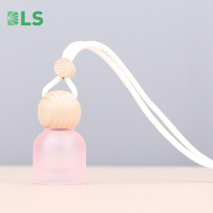 ขวดน้ำหอมทรงกระบอกขนาด 10 มล. สีสันสวยงาม ใช้ซ้ำได้ สำหรับรถยนต์ พร้อมฝาไม้ ขวดน้ำหอมรูปทรงรถยนต์แบบแขวน - Product Image 4