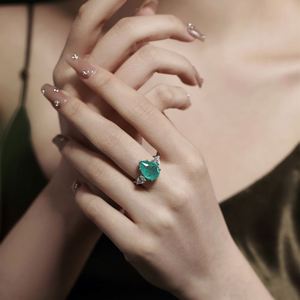 Bague de fiançailles et de promesse Dylam Luxurious Fine Jewelry pour femme, en argent sterling 925, avec diamant bleu turquoise Paraiba et zircone 5A. - Product Image 2