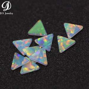 Galaxy Opal OP704 Ópalo blanco con triángulo de fuego rojo Doble plano - Product Image 1