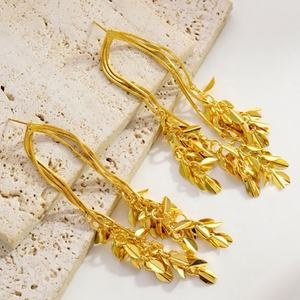 Pendientes de Aro con Borla Dorada y Espiga de Trigo para Mujer, Diseño Largo de Lujo con Personalidad Única y Sentido de Temperamento de Lujo Ligero - Product Image 5