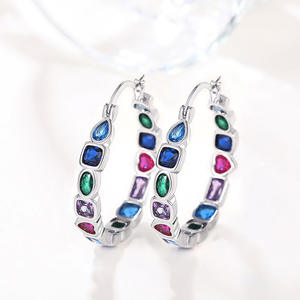 E4018 ต่างหูห่วงทองคำขาวประดับคริสตัลไรน์สโตนสำหรับผู้หญิงสวมใส่ได้ทุกวัน - Product Image 3