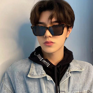 Lunettes de soleil F4-6142 style européen, petite monture grise en PC, protection UV400 pour femme, rivets irréguliers à pois, mode urbaine - Product Image 3