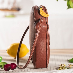 Sac de singe personnalisé en cuir PU couvrant le visage sac à bandoulière de singe sac à Patch de forme spéciale fabricant en chine quantité minimale de commande - Product Image 2