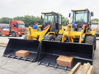 Chargeuse sur pneus CLG836 en stock, économe en énergie, forte traction pour l'alimentation en argile brute des briqueteries et les opérations de manutention de céréales en vrac en ferme