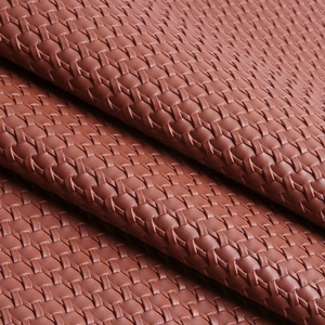 Roll Kulit Sintetis PVC Tekstur Anyaman Keranjang Interlaced 0.8MM untuk Tas, Tas Tangan, Sepatu, dan Pelapis - Product Image 3