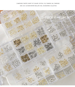 120 pièces / 1 boîte – Patchs d'<span class=keywords><strong>ongles</strong></span> en croix vintage foncés style Y2K, en alliage métallique avancé, décorations 3D en croix or et argent - Product Image 1