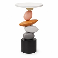 Table d'appoint moderne en résine rose et bois, table à thé ronde sculpturale pour salon, canapé, chevet, décoration de la maison