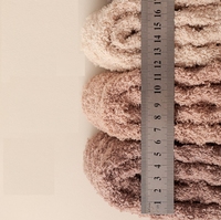 Chaussettes de sol en molleton de corail pour femmes avec des techniques tricotées chaudes et confortables épaisses et chaudes pour l'hiver