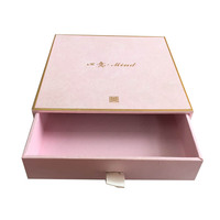 Boîte cadeau rose personnalisée avec accents dorés, emballage rigide pour soins de la peau, bijoux et cadeaux de mariage