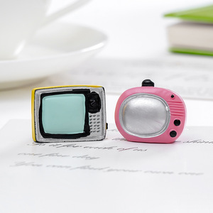 Série d'accessoires vintage pour maison de poupée : téléphone, radio, machine à coudre, électroménager, décorations DIY, petits ornements de bureau - Product Image 5