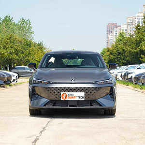 Voiture d'occasion Changan UNI-V 2024, finition Premium, 1.5T, boîte 7DCT, berline fastback, 138kW, essence, véhicule d'occasion en vente en gros - Product Image 2