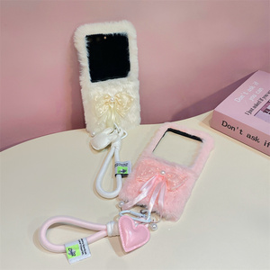 Elegante Custodia Protettiva per Samsung <span class=keywords><strong>Galaxy</strong></span> Z Flip 8-3 in Peluche Morbido con Fiocco di Perle e Ciondolo a <span class=keywords><strong>Cartone</strong></span> <span class=keywords><strong>Animato</strong></span>, con Cordino da Polso - Product Image 1