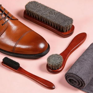 Ensemble de 4 brosses à chaussures en poils de cheval avec manche en bois de hêtre de qualité supérieure pour l'entretien et la maintenance professionnelles des chaussures en cuir - Product Image 1