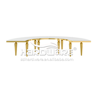 Table de réception de mariage contemporaine de luxe en acier inoxydable, meubles de fête, table de salle de réception en forme de demi-lune en or serpentin pour la mariée et le marié