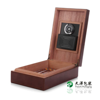 Humidor en bois fait main brun brillant pour cigares, avec compartiment de rangement doublé de cèdre espagnol, hygromètre et humidificateur, idéal comme cadeau personnalisé pour bureau