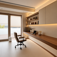 Bureau d'ordinateur en bois sur mesure avec plan de travail et armoire fermée, idéal pour les appartements et les bureaux à domicile nécessitant des lignes épurées et un rangement intelligent