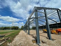 Atelier préfabriqué à grande portée en structure métallique, bâtiment industriel à portique simple étage, conception moderne