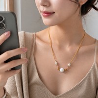 Collier ajustable artisanal en perles d'ivoire brillantes avec pendentif NFC Sync-Pulse Braidlet 216 intégré