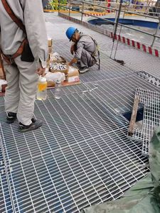 Chine Machine à souder en maille d'acier Pont <span class=keywords><strong>Caillebotis</strong></span> Passerelle Grille en maille d'acier <span class=keywords><strong>pour</strong></span> le stationnement - Product Image 5