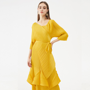 Nuovo Arrivo: Bellissimo Abito Casual <span class=keywords><strong>con</strong></span> Sciarpa e Cintura, Design Unico Miyake, Plissettatura Stereoscopica, Maniche Lunghe, Taglia Unica - Product Image 2