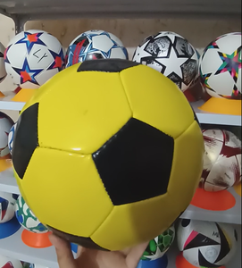 Ballon de football en PVC taille 5, nouveau design texturé, cousu à la machine, pour jeunes/étudiants, vente en gros - Product Image 2